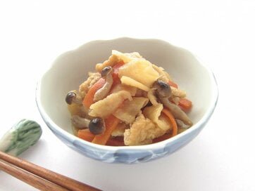 油揚げの油抜きを、電子レンジを使って30秒で終わらせる方法