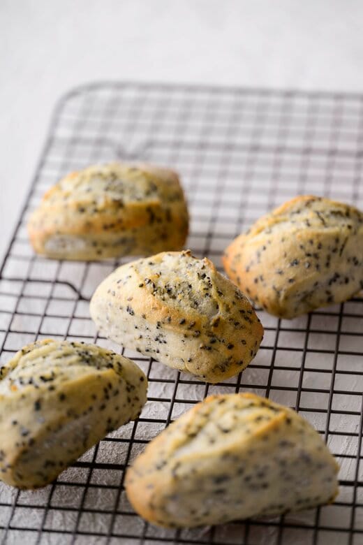 ガリじゅわごまバターパン