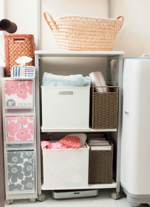 テイストの異なる茶色のカゴ