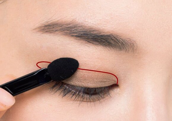 アイホールの1/2に塗る