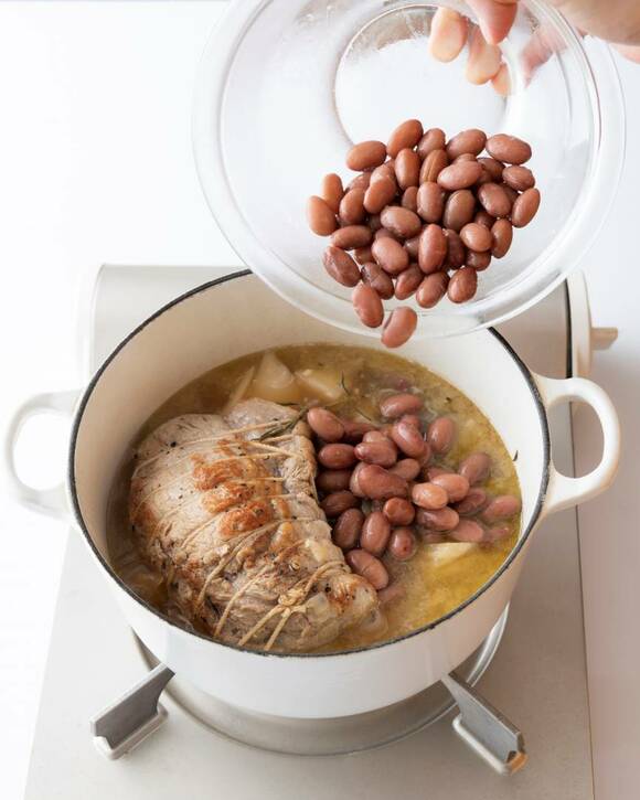 ゆでた金時豆を加える