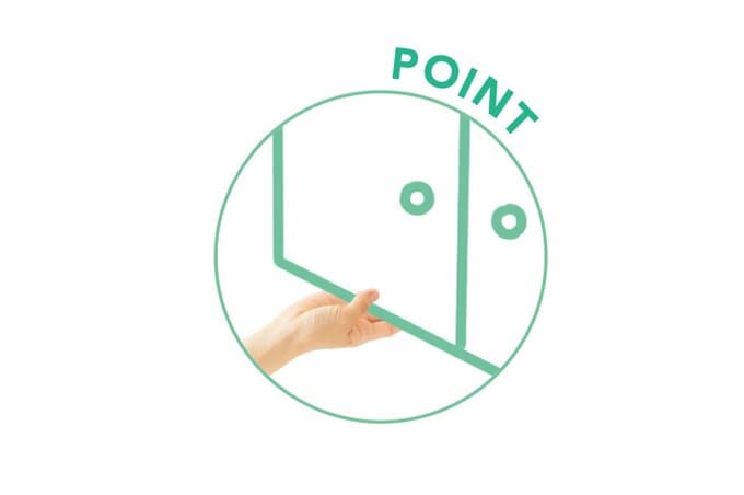 棚をつかむ様子