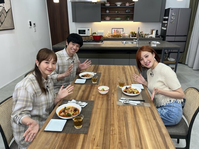 庄司智春さん(左奥)、藤本美貴さん(左手前)、第4回放送ゲストの王林さん(右)