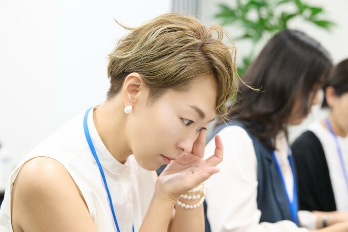 メイクを実践する様子１