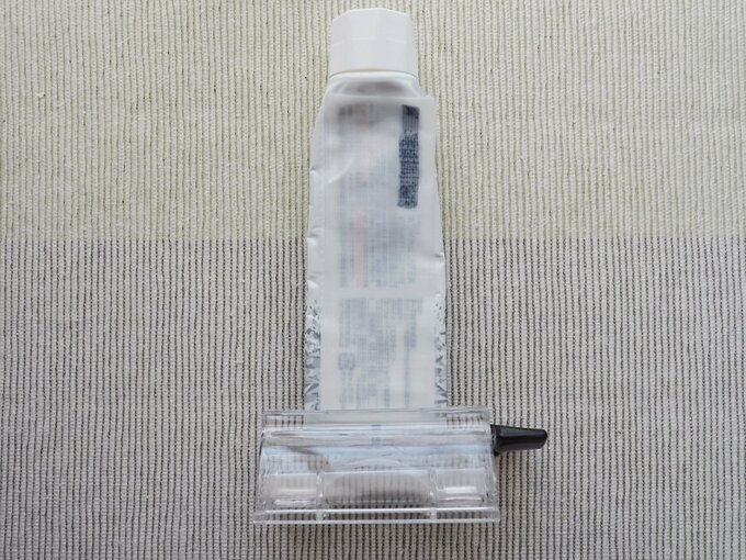 歯磨き粉チューブホルダー