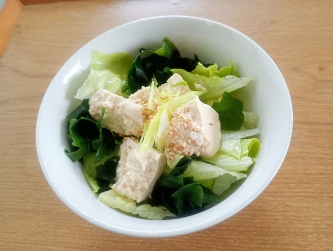 ちぎった豆腐とレタスのチョレギサラダ