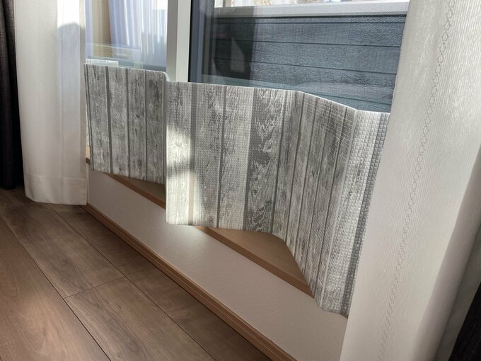 すき間風ガードパネル