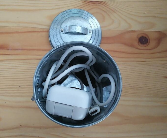 充電器がこちらのアイテムを使用することですっきり