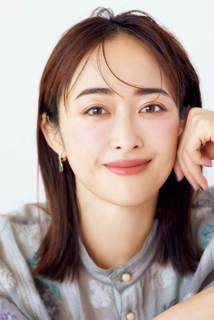秀美眉 だれでも簡単「美眉」の描き方。超優秀ペンシルで今どき立体眉メイクに | ESSEonline（エッセ オンライン）
