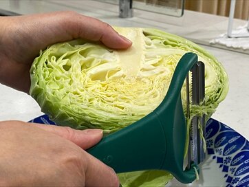 1540円の価値があるピーラー。お店みたいなふわふわ千切りキャベツに