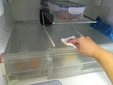 食材を傷めずにササッとできる冷蔵庫掃除。電気代の節約にも