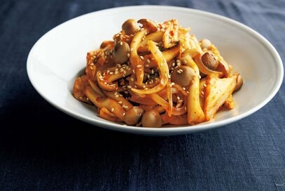 笠原将弘さんの「シメジキムチ」レシピ。うま味を引き出すひと手間で、ご飯がすすむ！