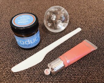 片づけの際は「まだ使えるもの袋」を。とことん使い倒します