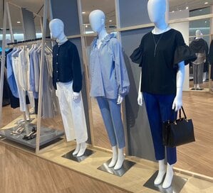 40代は「PLST（プラステ）」で春の定番コーデ。上品だけど埋もれない大人ファッションのコツ