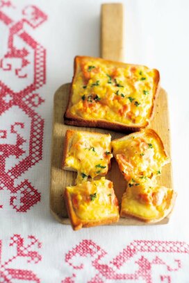 トーストを簡単にごちそうアレンジ。ロコモコ風とキッシュ風のレシピ