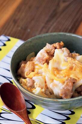 電子レンジで失敗知らず！ふわトロ親子丼が簡単につくれるコツ