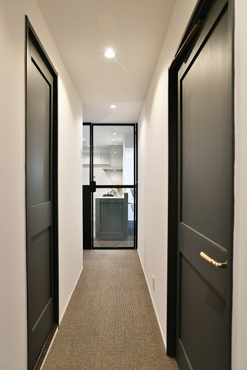 広がりを感じる廊下