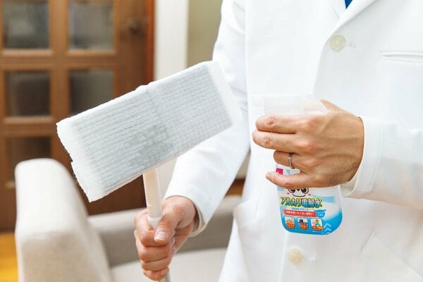 フロアワイパーとアルカリ電解水