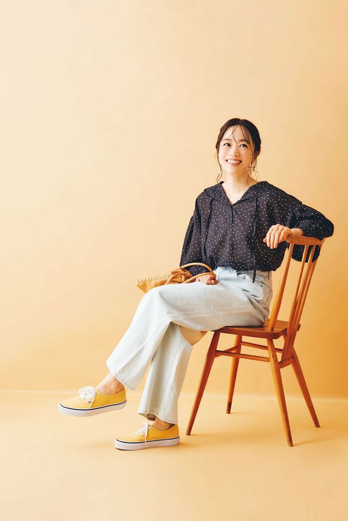 イエロースニーカーコーデ