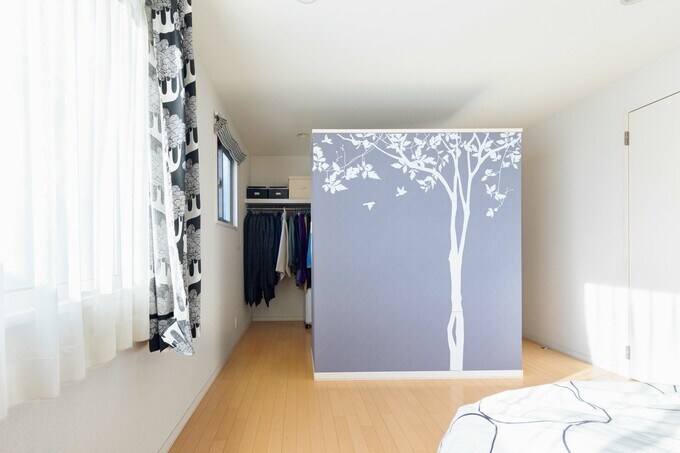 寝室のウォークインクーロゼットは扉ナシに