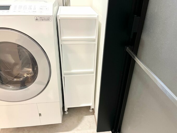 排水溝をまたげる収納棚