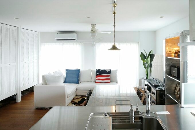 犬がいてもスマートに!2匹のマルチーズと暮らす家に秘められたヒミツとは…