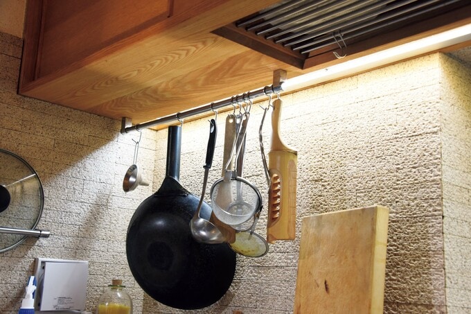 調理器具はS字フックでつるして収納
