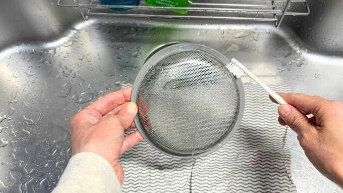 歯ブラシで掃除