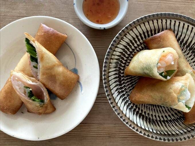 生ハム春巻き(左)とエビ春巻き(右)