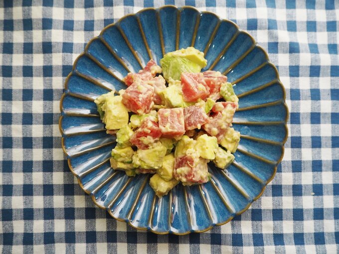 アボカドとまぐろのわさびのタルタルソース和え