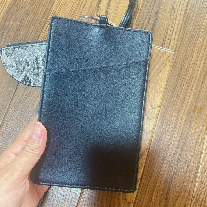 スマホが入るポーチ