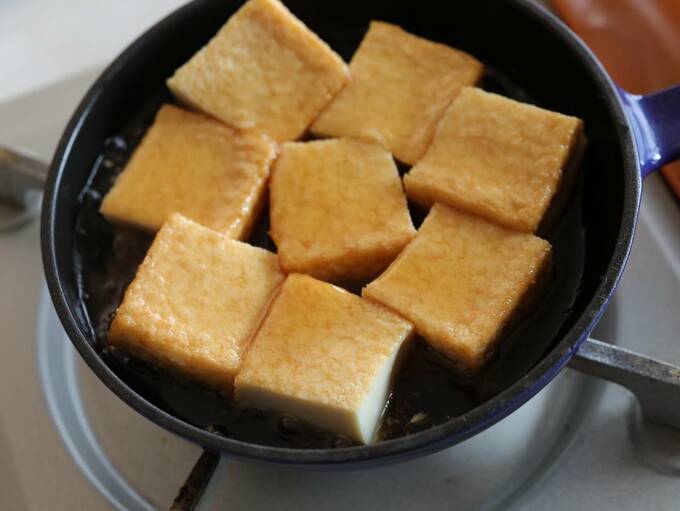 小鍋に厚揚げ