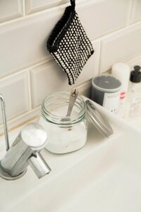 ガラスビンとミニスプーンでエコ洗剤を使いやすく