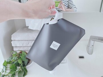 浴室はとことん「つるす収納」。シャンプーつめ替えの面倒もなくなった