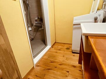 「マットのない生活」で家事も心もラクに。50代ひとり暮らし、やめてよかった日用品2つ