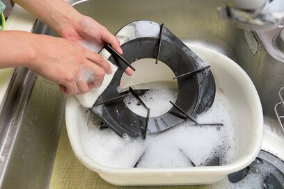 ＜大掃除大作戦＞洗剤と電解水を使い分けたら、レンジ回りが新品みたいに！