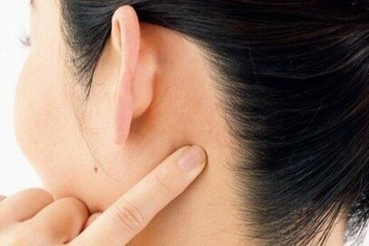 「心の不調」を整えるマッサージ2つ。眠れないときは耳裏のツボほぐしがいい