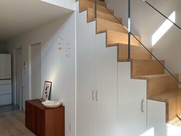 オープンなリビング階段＋吹き抜けの間取りで、6畳のリビングが広く快適に