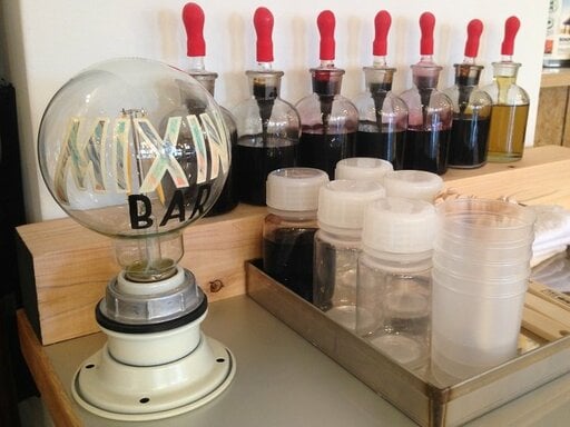 ワトコオイルを調色するためのミキシングバー