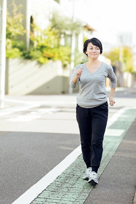 ウォーキングをする人