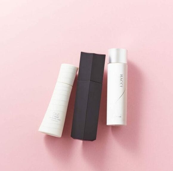 真ん中に黒ボトル