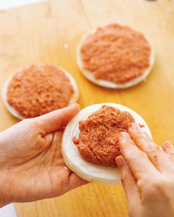 タマネギの上にひき肉