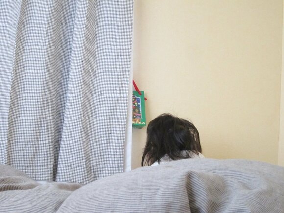 クリスマスにサンタさんがプレゼントをかける