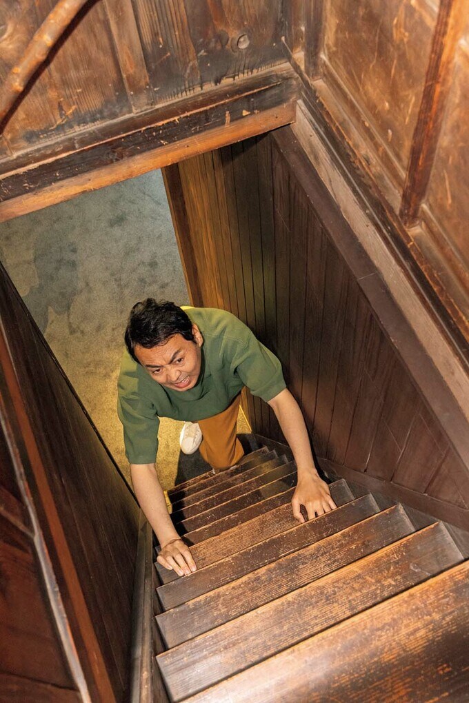 急な階段とアンガールズ田中さん