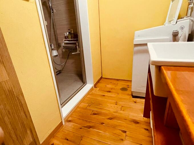 マットのない脱衣所