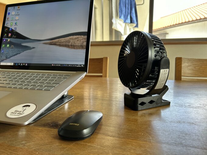 クリップをそのままスタンドとして