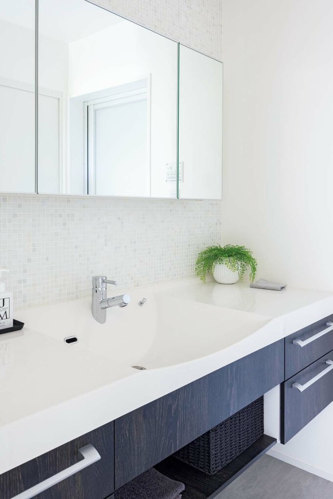 洗面台はあえて下まで収納がないものを