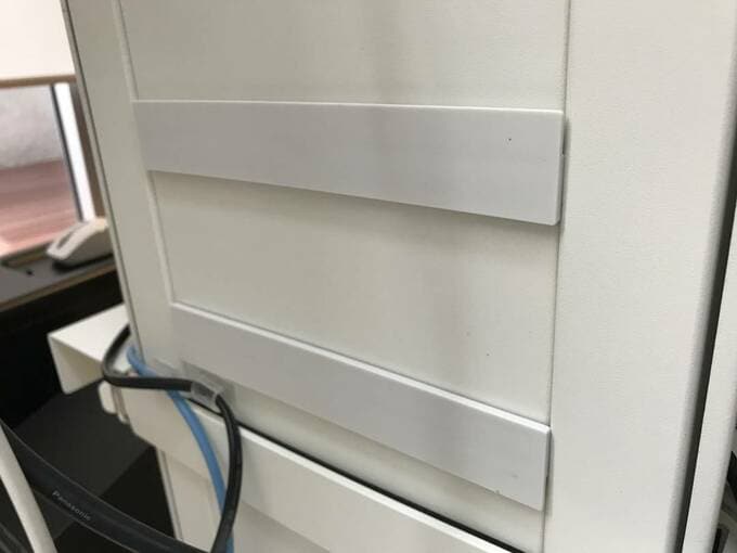 マグネットバーを取り付けた様子