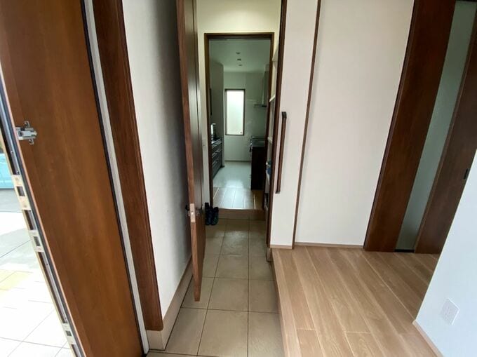 玄関とシューズクローゼット