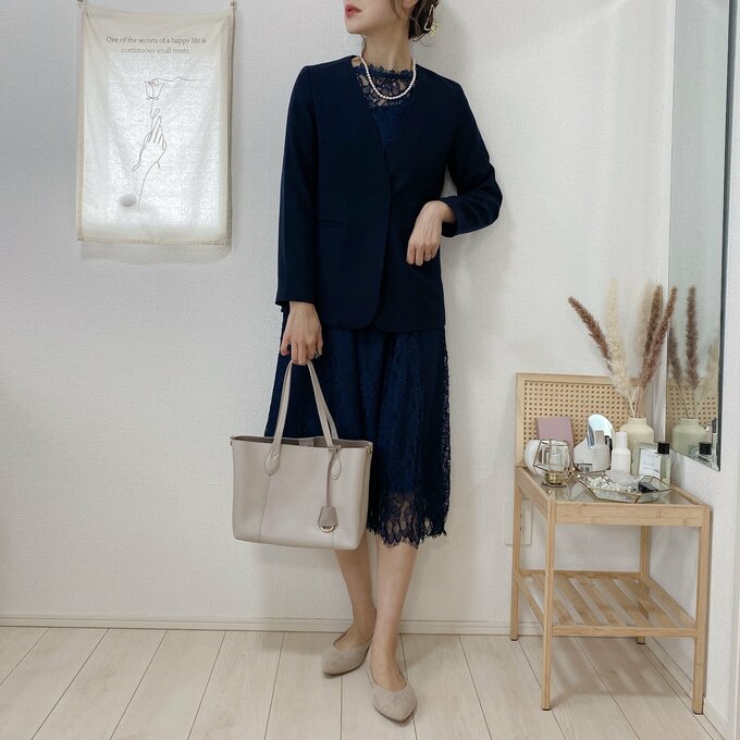 ジャケットをワンピースに合わせても